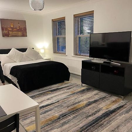 Апартаменты Stunning Studio Flat - Free Parking - 3 Min From Sutton Station Экстерьер фото