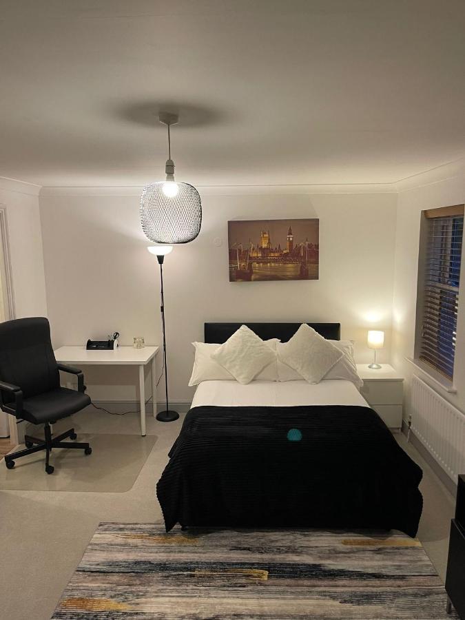 Апартаменты Stunning Studio Flat - Free Parking - 3 Min From Sutton Station Экстерьер фото