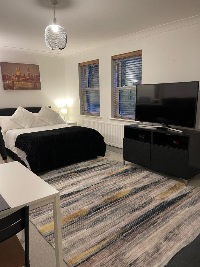 Апартаменты Stunning Studio Flat - Free Parking - 3 Min From Sutton Station Экстерьер фото